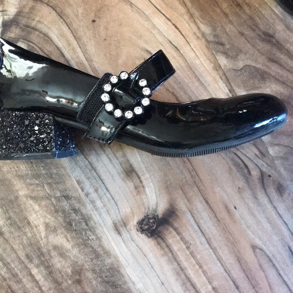 Bundle of 2 pairs girls shoes!!  Sz 2 - Picture 2 of 11